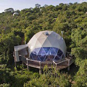 Un impresionante campamento eco-friendly en medio de una reserva natural africana